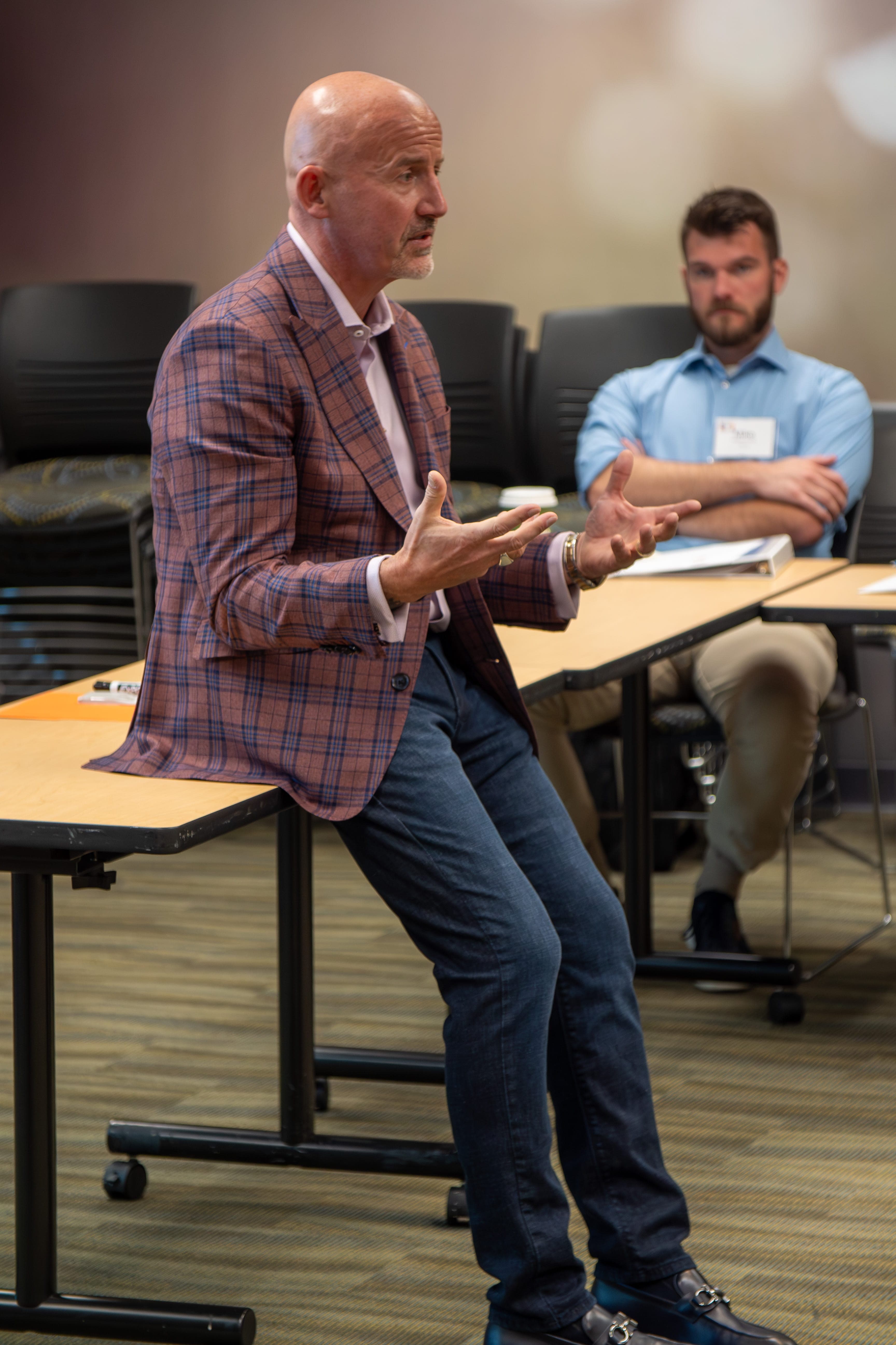 Steve Lowisz coaching leaders in a live session