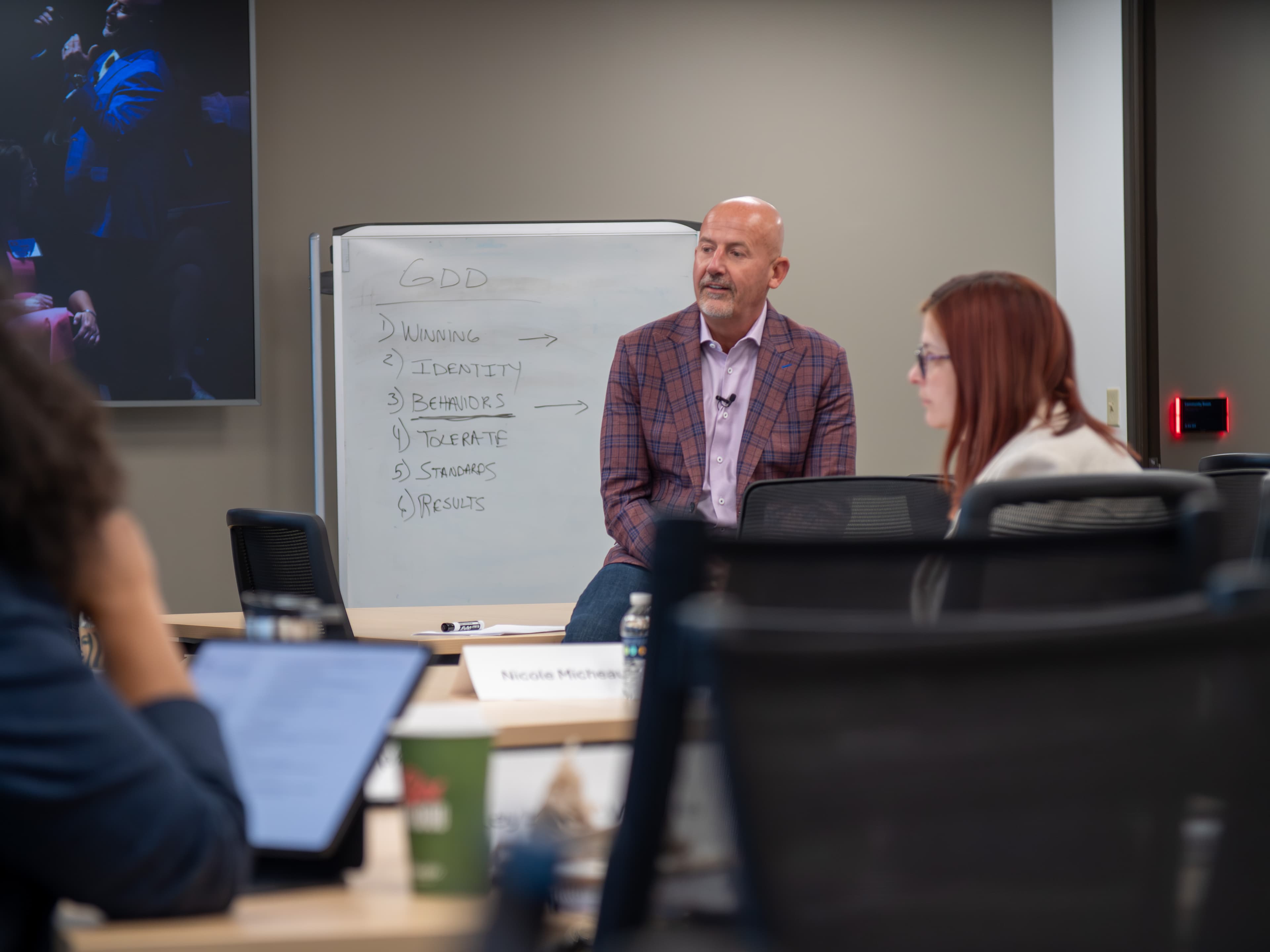 Steve Lowisz in an intimate coaching conversation during a GDD cohort